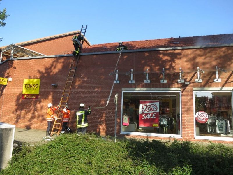 Feuer groß, Menschenleben in Gefahr (F3Y)